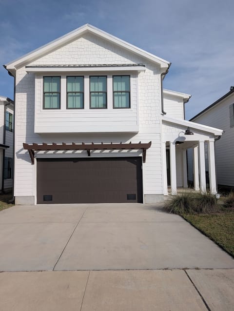 Front patio with coastal charm, perfect for coffee