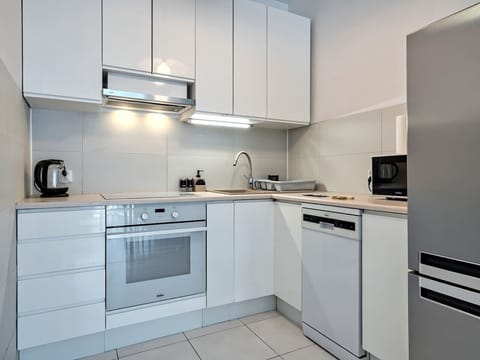 Kitchen with Dishwasher | Book Now with RENTUJEMY.COM