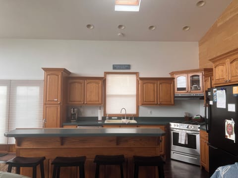 Kitchen with 4 bar stools