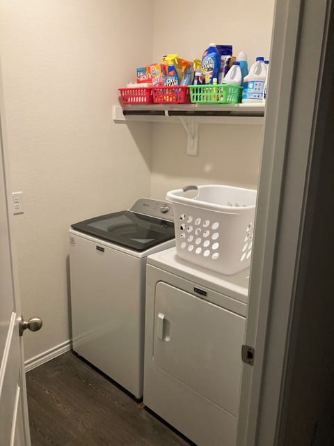 Full size washer/Dryer