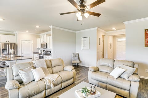 Living Room | Free WiFi | Central A/C & Heat | Smart TV w/ Streaming