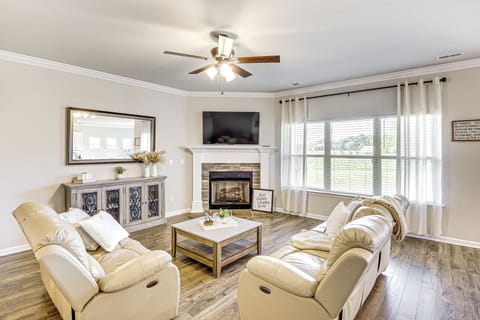 Athens Vacation Rental | 4BR | 2BA | 2 Small Steps Required | 2,100 Sq Ft