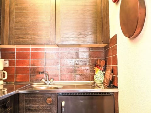 Kitchen, Countertop, Wood, Flooring, Kitchen Sink, Interior Design, Plumbing Fixture, Tap, Floor, Cabinetry