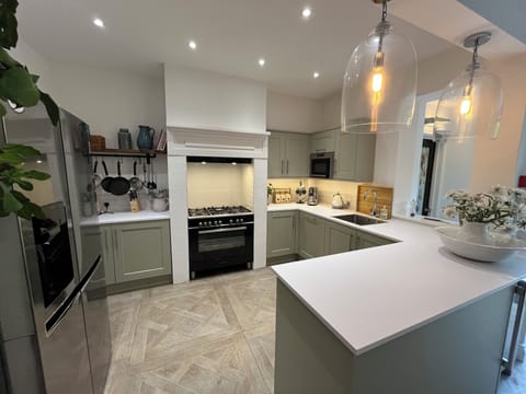 Range cooker with gas hob