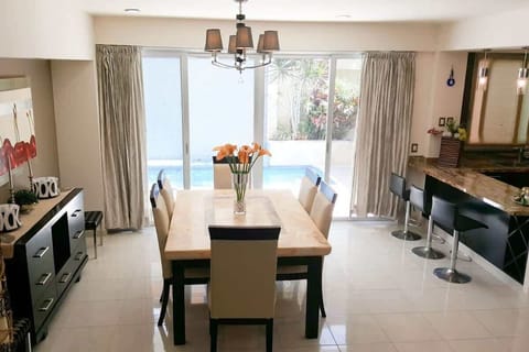 Elegand and spacious 1 bedroom apartment with direct access to the shared pool!
