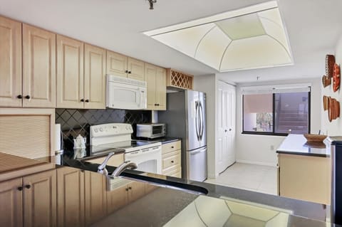 Buttonwood Cove 204B by FVC - Kitchen