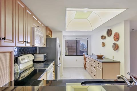 Buttonwood Cove 204B by FVC - Kitchen