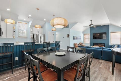 VOH20: Sea Glass Cottage | Top Level Dining Area