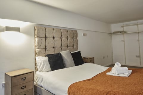 Sleep Tight in Huddersfield – Comfortable Bedrooms Designed for Rest