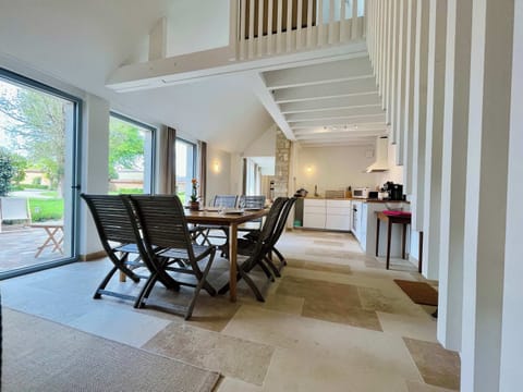 Séjour, espace de vie lumineux