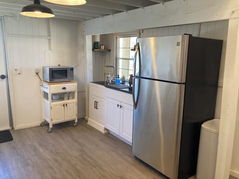 Kitchenette: Fridge/freezer, microwave, toaster oven, hot plate (see listing)