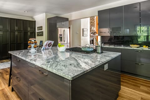 Kitchen l Spacious Layout with Ample Storage (Pastries not included)