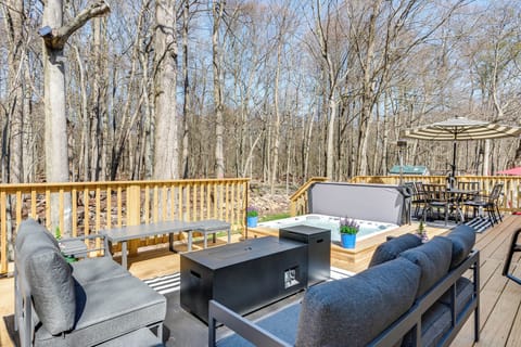 Tobyhanna Vacation Rental | 2BR | 1.5BA | 900 Sq Ft | Hot Tub | Furnished Deck
