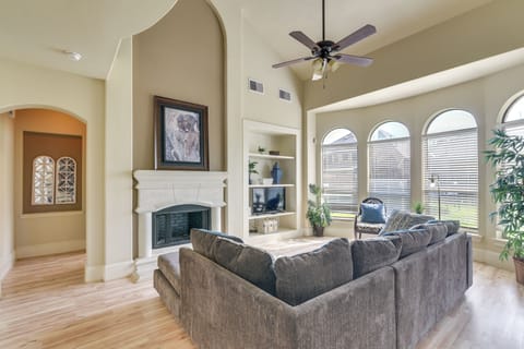 Rosharon Vacation Rental | 4BR | 2.5BA | Step-Free Entry | 3,000 Sq Ft