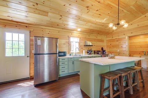 Breakfast Bar | Dishware & Flatware