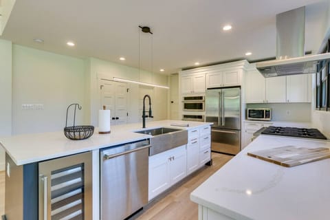 Modern Kitchen | Fully Equipped