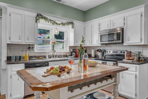 Fully Equipped Kitchen | Stainless Appliances | Prep Island