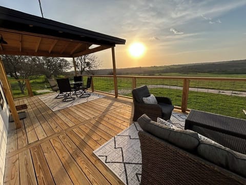 Enjoy the constant Hill Country breeze from the deck and enjoy the wildlife!