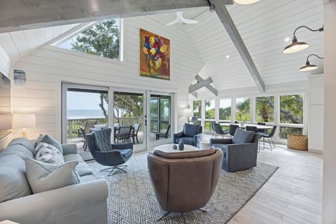 Welcome to the luxurious condo!