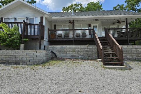 4 Bedroom House, one block from Table Rock Lake.