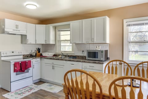 Kitchen & Dining Area | Central A/C & Heat