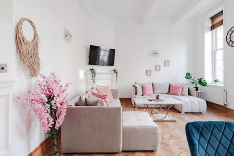 Living Room / Lounge