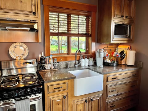 Kitchen amenities include: stovetop, oven, microwave, toaster, blender, hot water kettle, Keurig coffee maker, French press & Henckle knife set