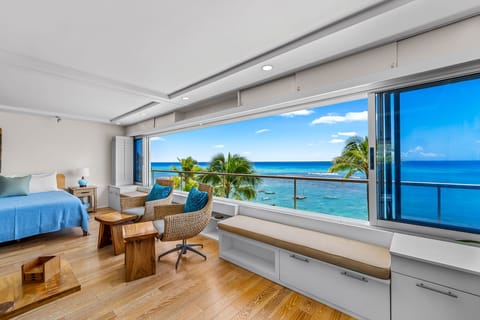 Lounge or dine with unmatched views of the Pacific—this oceanfront perch is perfect for morning meditation or evening wine.