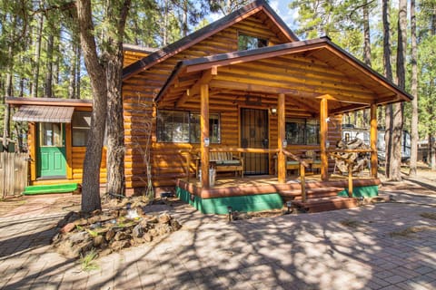 Lakeside Vacation Rental | 2BR | 2BA | 1,000 Sq Ft | 4 Steps Required