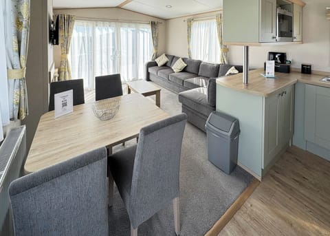 Platinum Caravan - Waldegraves Holiday Park, Colchester