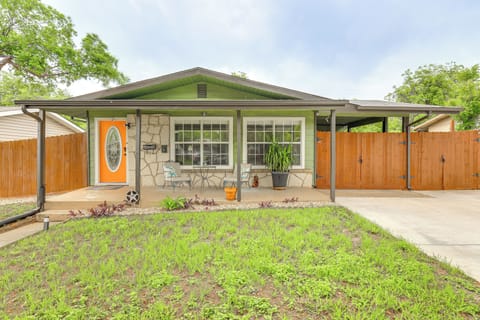 San Antonio Vacation Rental | 2BR | 1BA | 975 Sq Ft | 2 Steps to Enter