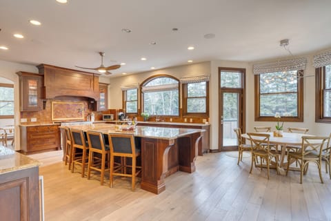 Full kitchen ready for your feasts.
