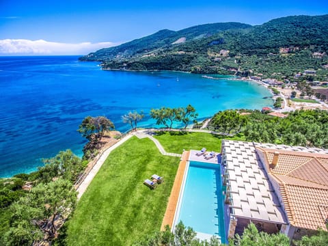 Luxury Villa with Panoramic Views and Heated Pool, 300m to Beach 