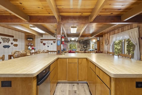 Oversized kitchen with a U-shaped counter and built-in swivel barstools—bringing classic diner charm to the mountains