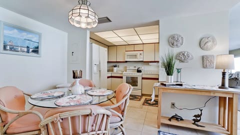 Kitchen Dining to Kitchen