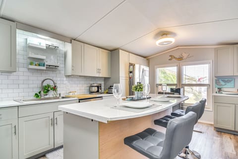 Kitchen | Cooking Basics | Dishware & Flatware