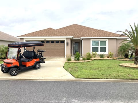 The Homan House is a Sequoia Designer home.  It has 3 bedrooms and 2 full baths.