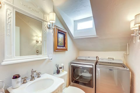 Bathroom | Washer/Dryer | 2nd Floor