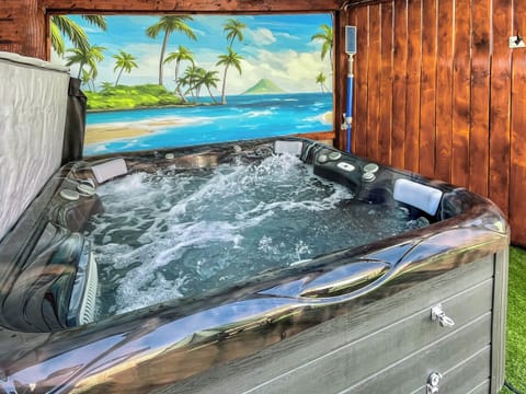 Hot tub | Struan House, Blairgowrie