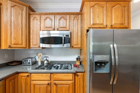 Five burner gas cooktop