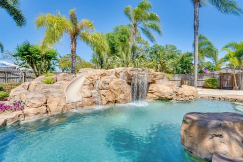 Longwood Vacation Rental | 4BR | 2BA | 1,600 Sq Ft | 2 Steps to Enter