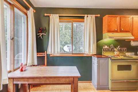 Dining Area | 1st Floor | Dishware/Flatware