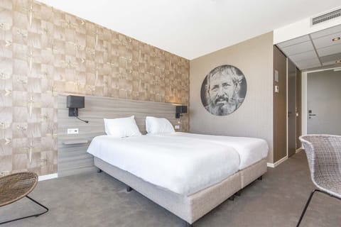 Unit with 2 Single Beds. Exact unit will be assigned upon arrival. Views, colors, and decor may vary.