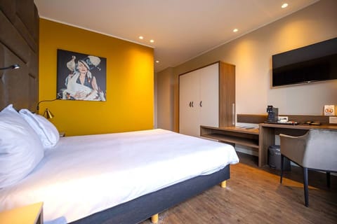 Comfortable Unit with King size bed