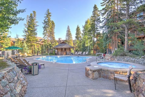 Heated Pool, Hot Tubs, Ski Storage, Fitness Center, BBQ Grill, Front Desk, Playground