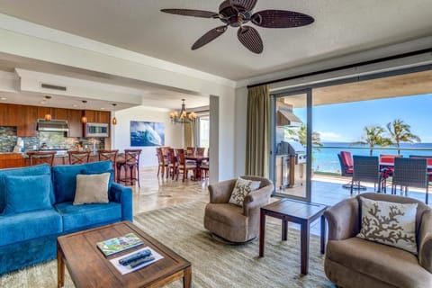 Spacious oceanview living with floor-to-ceiling indoor-outdoor luxury. HKH-201