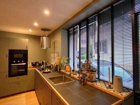 86c3a5dc b1e7 4362 a150 a38d6b126060