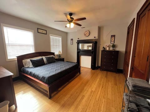 Bedroom #1 
1 King Bed 