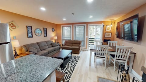Home Decor, Furniture, Indoors, Living Room, Table