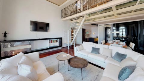 Living room with smart tv and all channels Netflix ect.